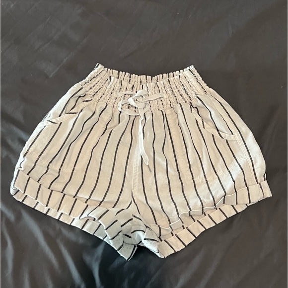 Forever 21 white pin stripe shorts - Picture 2 of 3